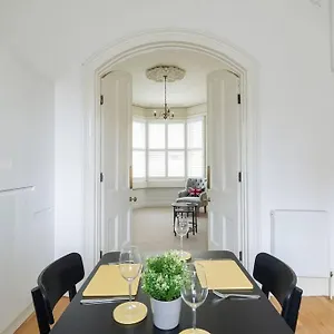 Stylish Period Maisonette Flat In Centre Of Apartment Bath